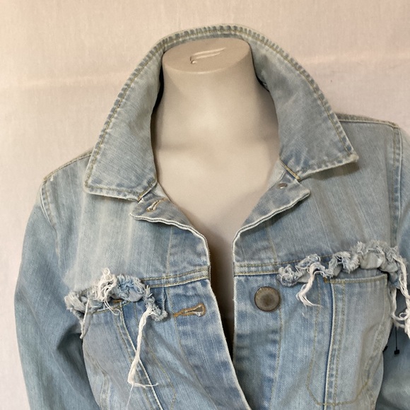 DEMOCRACY Jeans Light Blue Denim Jacket Fray Ruffle Size Small Button Down NWOT - Picture 5 of 8